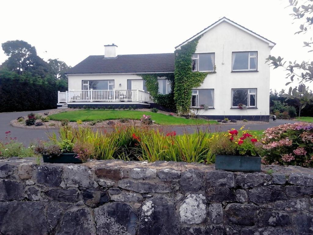 The Waterfront House Country Home Oughterard Exterior photo