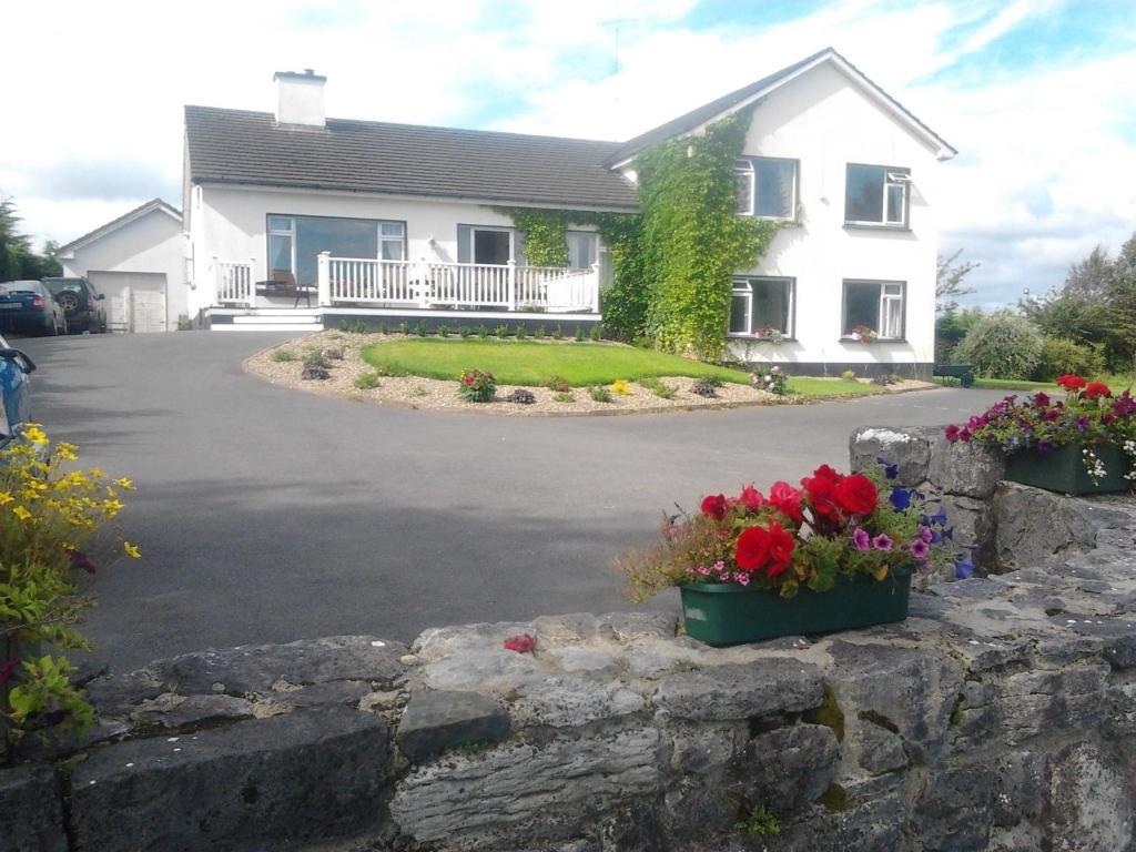 The Waterfront House Country Home Oughterard Exterior photo