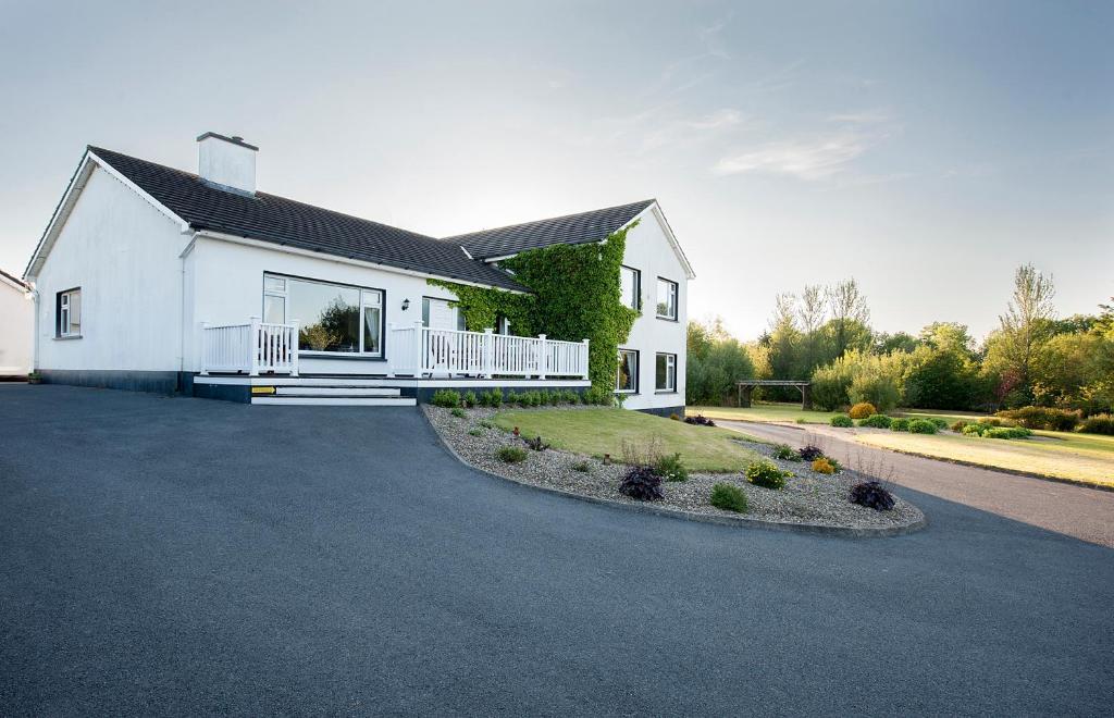 The Waterfront House Country Home Oughterard Exterior photo